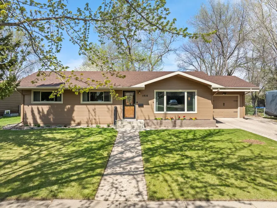 1816 7th St SW, Minot, ND 58701 - #2
