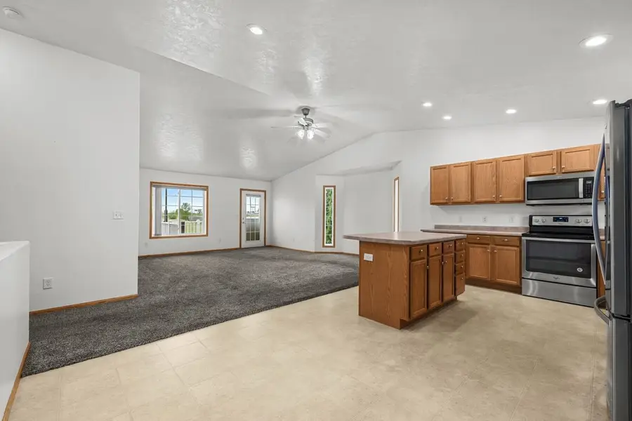 828 24th Ave SW, Minot, ND 58701 - #3