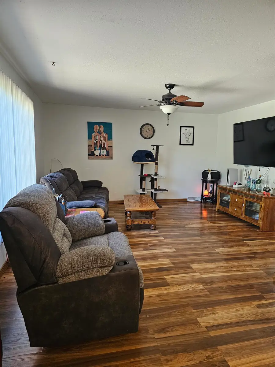 710 McKinley Ave W, Underwood, ND 58576 - #3