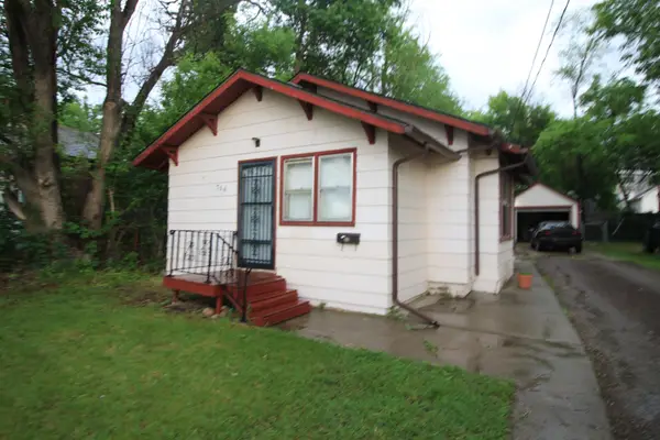 704 11th Ave NW, Minot, ND 58703