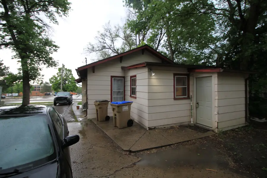 704 11th Ave NW, Minot, ND 58703 - #3