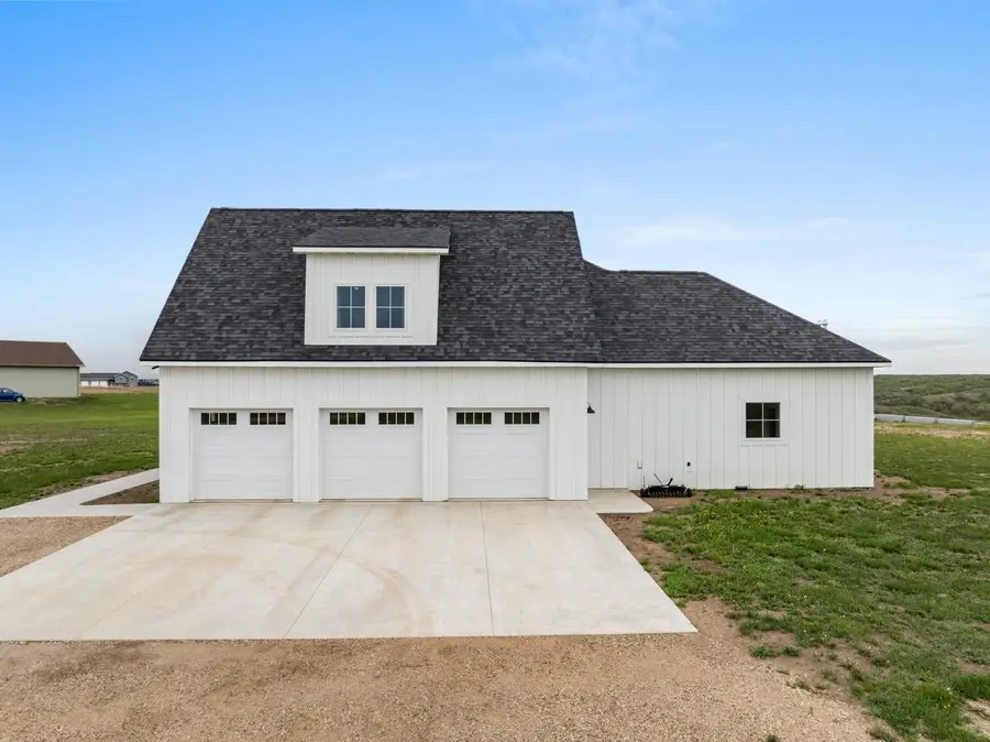 8001 11th AVE NW, Burlington, ND 58722 - #3