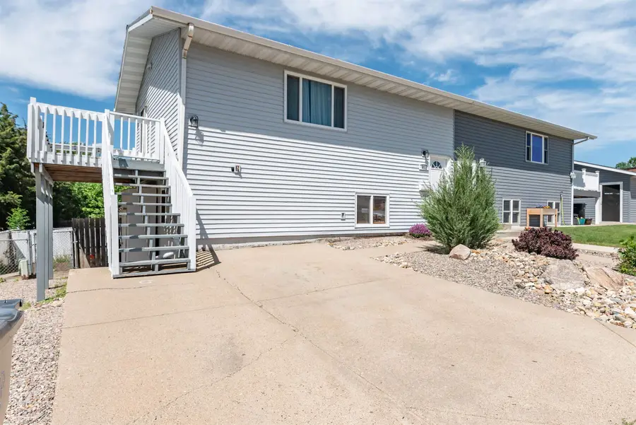 102 13th St NW, Mandan, ND 58554 - #2