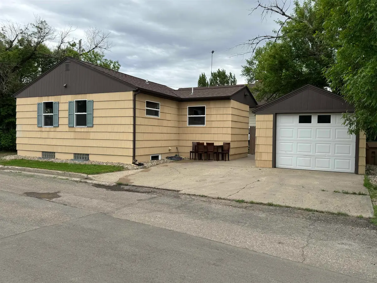 509 NW 4TH ST, Minot, ND 58703 - #1