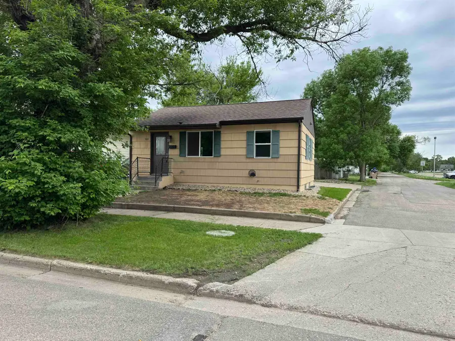 509 NW 4TH ST, Minot, ND 58703 - #2