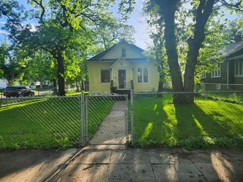 503 1st Street NE, Minot, ND 58703 - #2