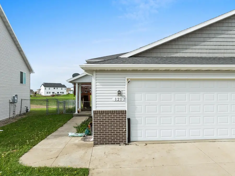 121 MULBERRY LOOP NE, Minot, ND 58703 - #3