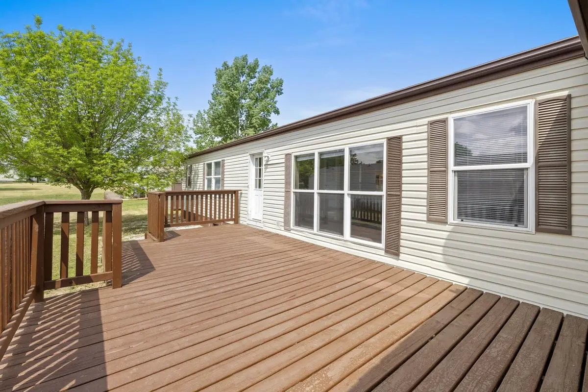 406 31st Ave SE, Minot, ND 58701 - #1