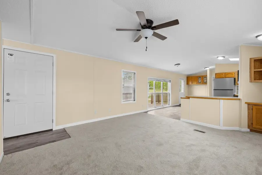 406 31st Ave SE, Minot, ND 58701 - #3