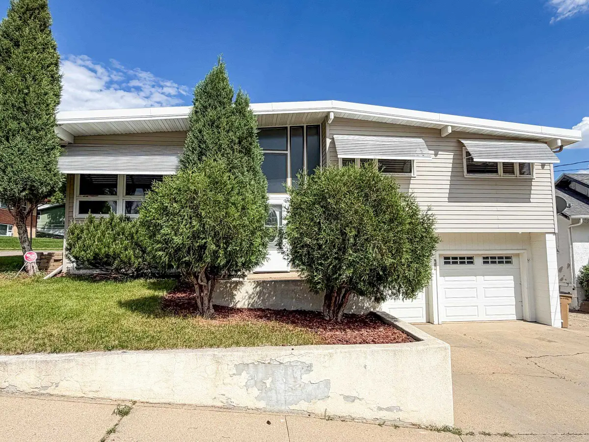 1010 5th St NE, Minot, ND 58703 - #1