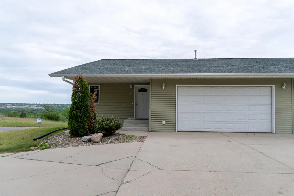 1503 16TH ST NW UNIT A, Minot, ND 58703 - #1