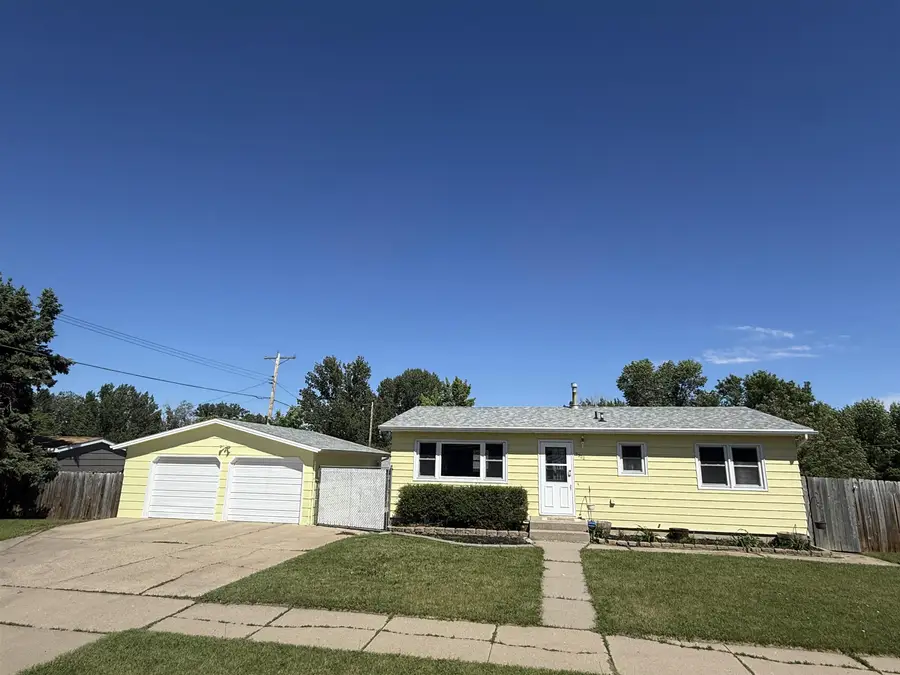 2300 NW 8th St, Minot, ND 58703 - #2