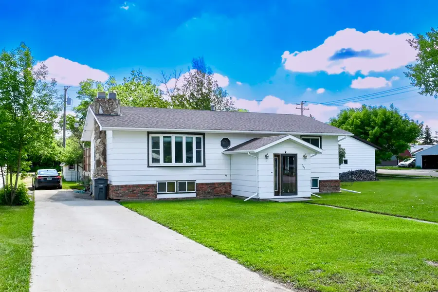 317 2nd St SE, Stanley, ND 58784 - #2