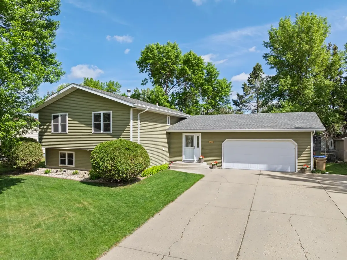 1216 19th Ave SW, Minot, ND 58701 - #1