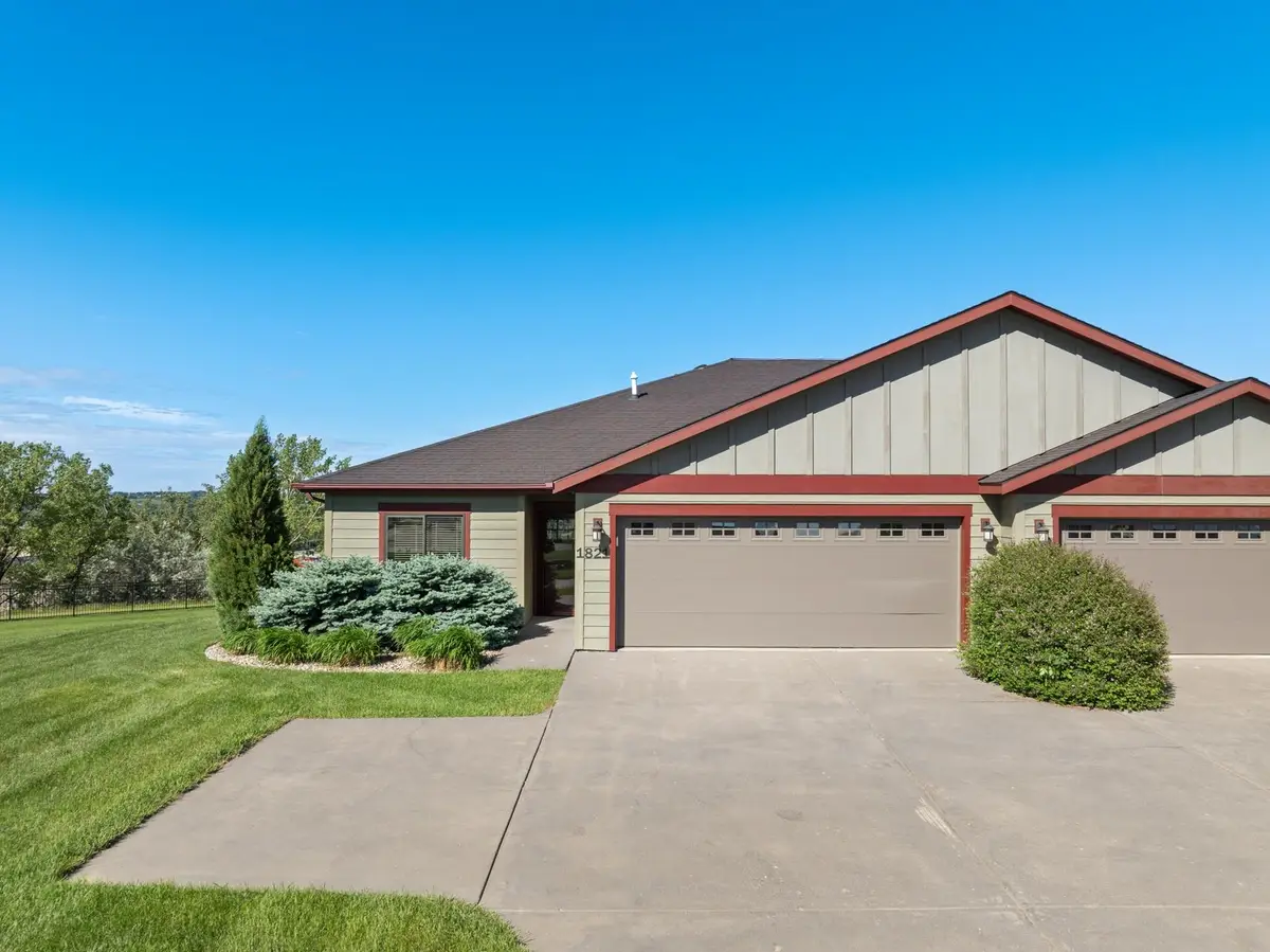 1821 24th St SW, Minot, ND 58701 - #1