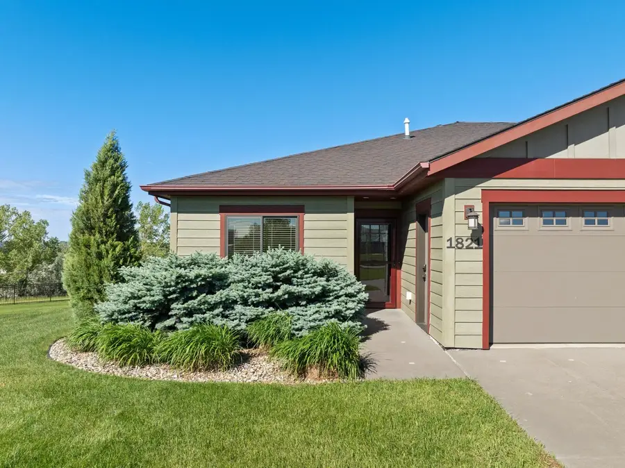1821 24th St SW, Minot, ND 58701 - #2