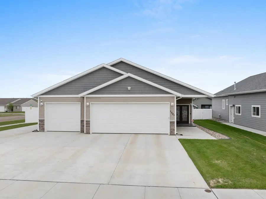 1501 SE Woodlands Way, Minot, ND 58701 - #2