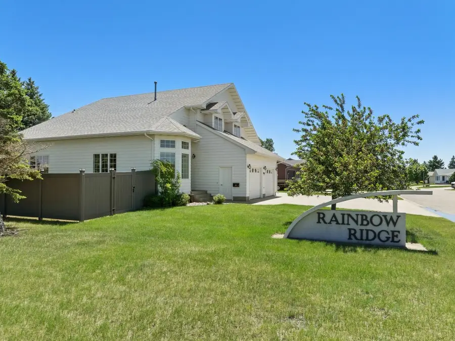 308 28th St NW, Minot, ND 58703 - #2