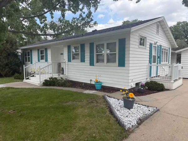 1833 7th St SW, Minot, ND 58701
