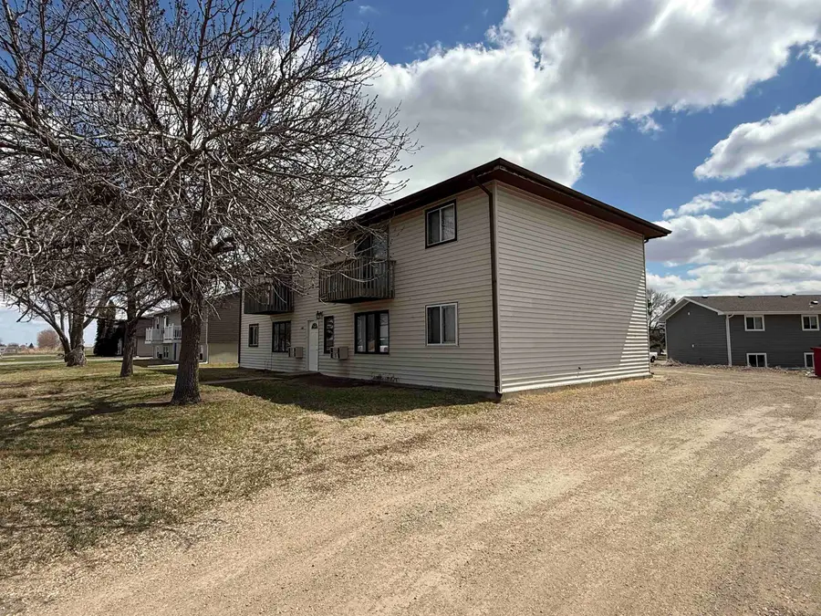 608 SE 18th Avenue SE, Minot, ND 58701 - #2