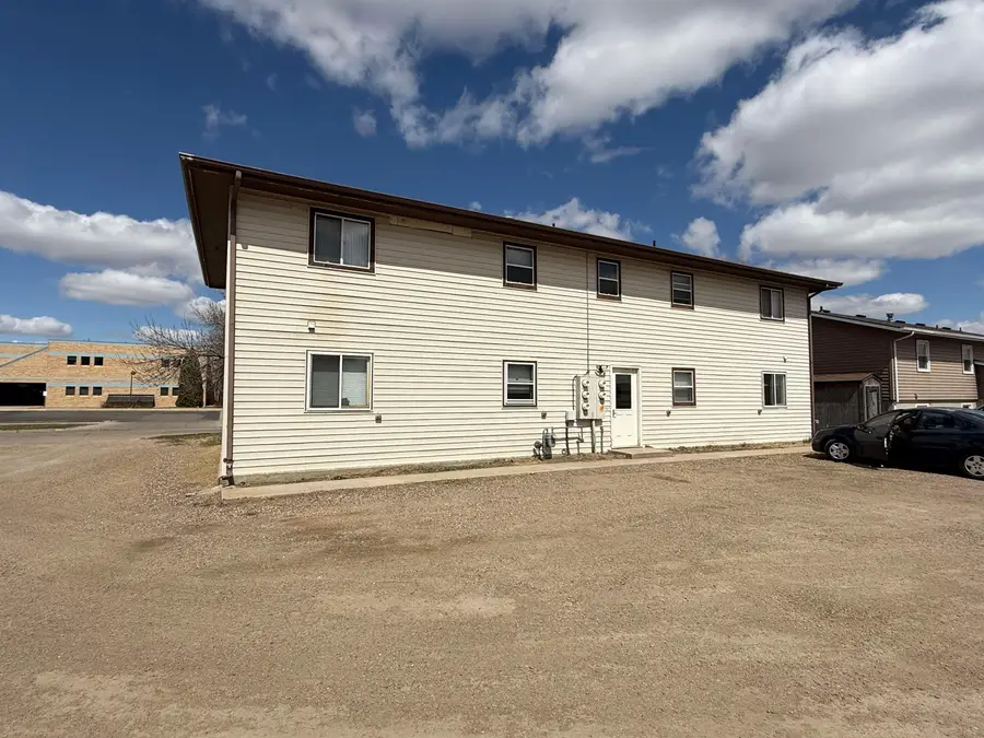 608 SE 18th Avenue SE, Minot, ND 58701 - #3
