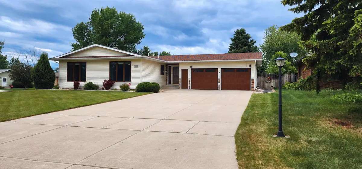 2216 23rd Ave SW, Minot, ND 58701 - #1