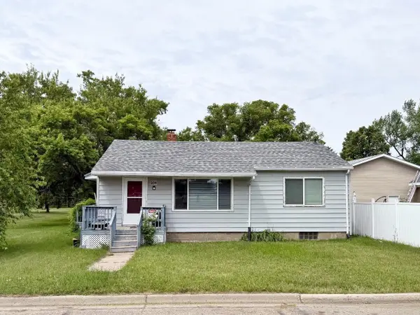 204 2nd St SE, Towner, ND 58788