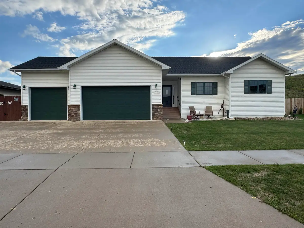 13 NW 30th St, Minot, ND 58703 - #1