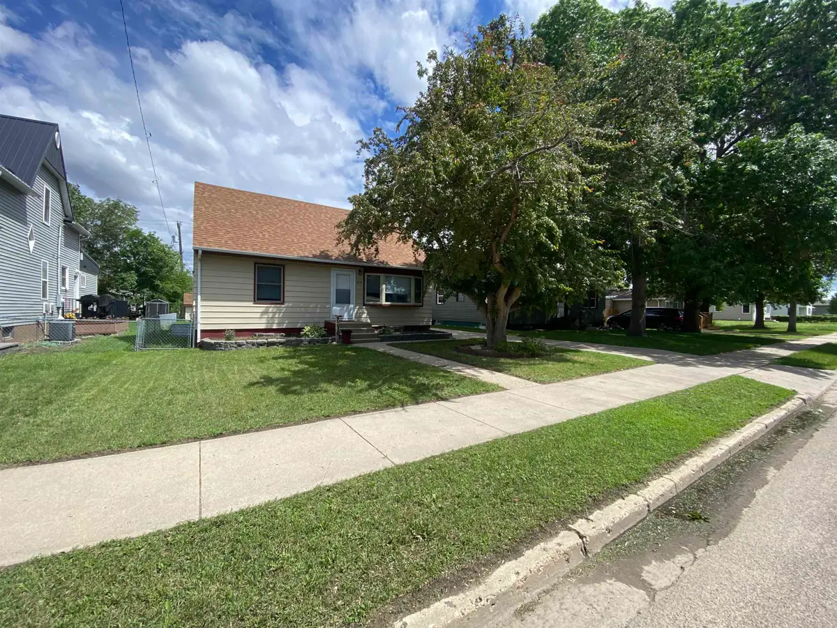 216 18th St NW, Minot, ND 58703 - #1