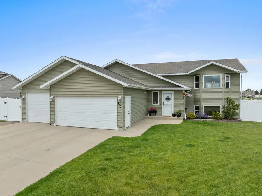 3400 15TH ST SE, Minot, ND 58701 - #3