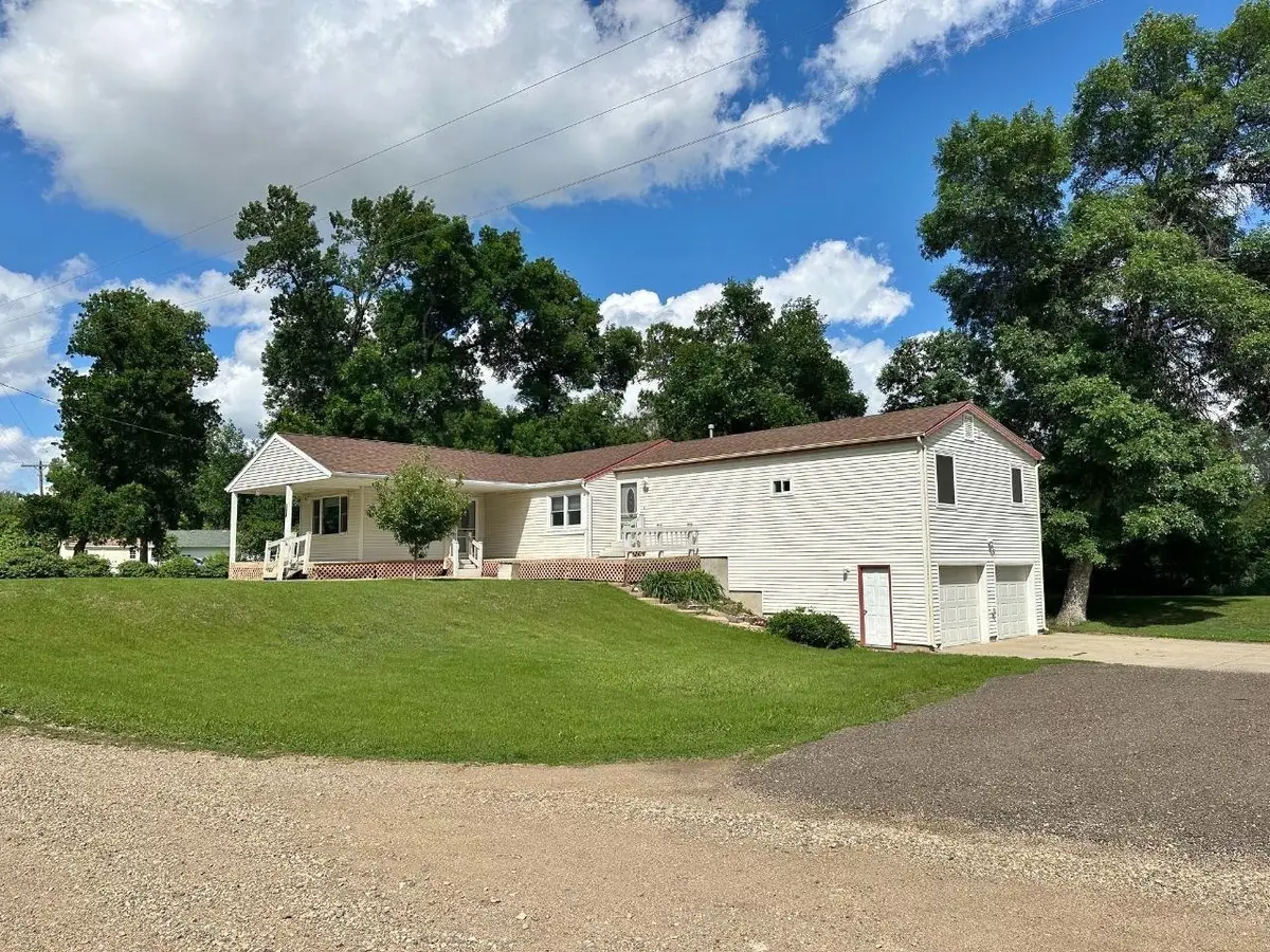2220 73rd St NW, Minot, ND 58703-0000 - #1