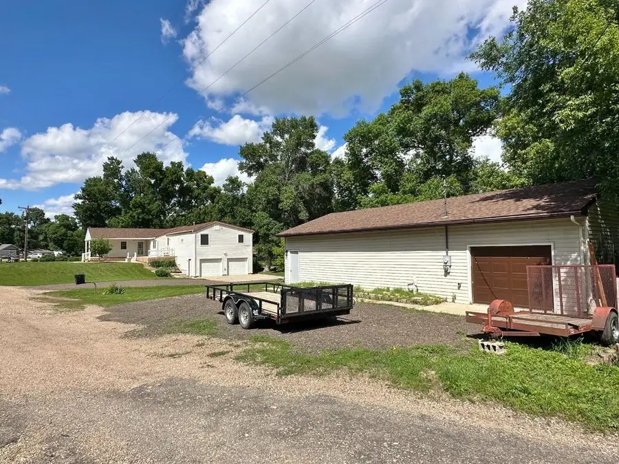 2220 73rd St NW, Minot, ND 58703-0000 - #3