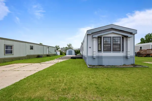 405 31st Ave SE #76, Minot, ND 58701-3345