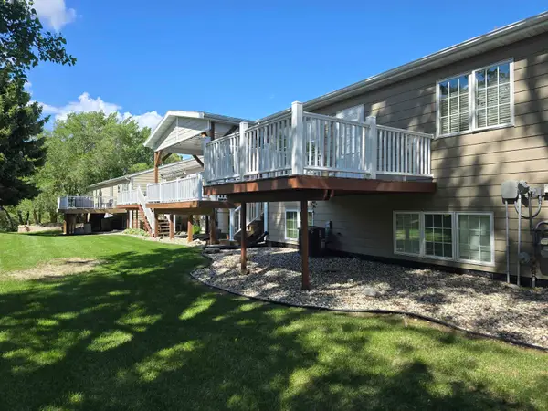410 28th Ave SW, Minot, ND 58701-0000