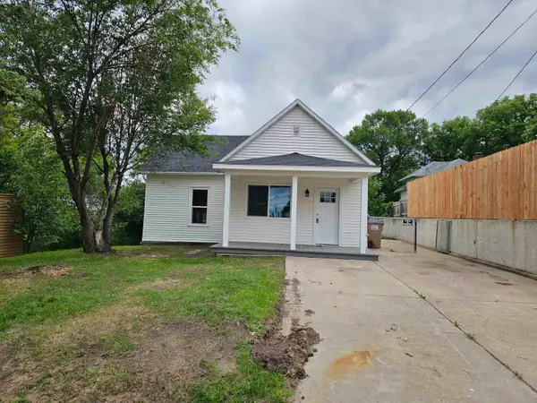 607 1st st SE, Minot, ND 58701