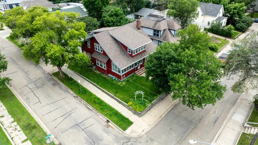 703 MAIN ST S, Minot, ND 58701 - #3