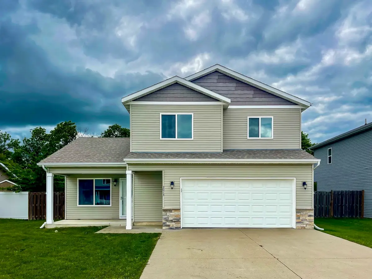 3013 12th St NW, Minot, ND 58703 - #1