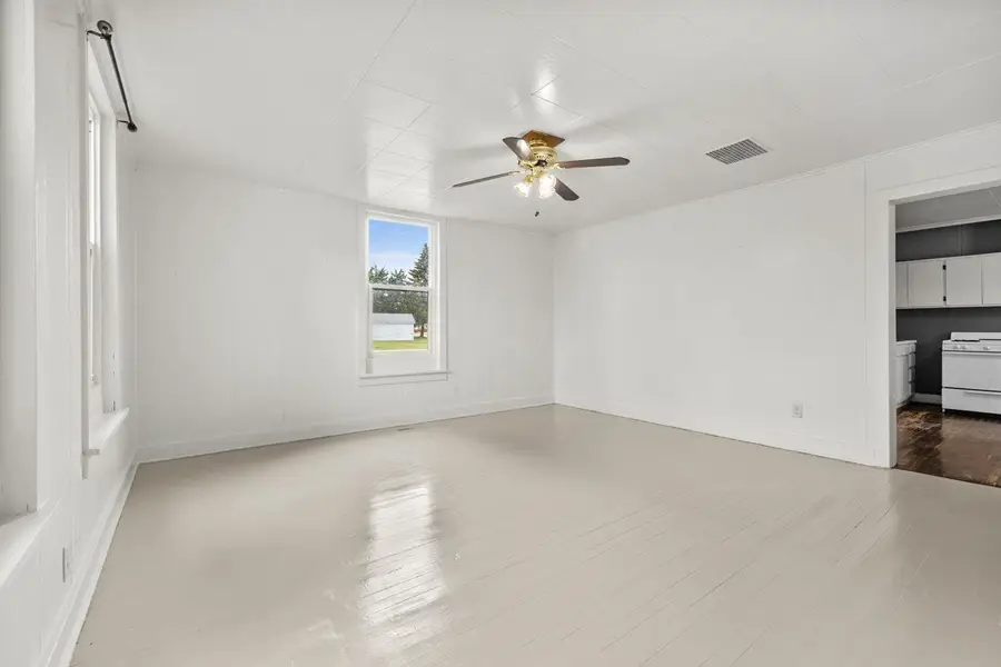 104 3rd St SW, Towner, ND 58788 - #2