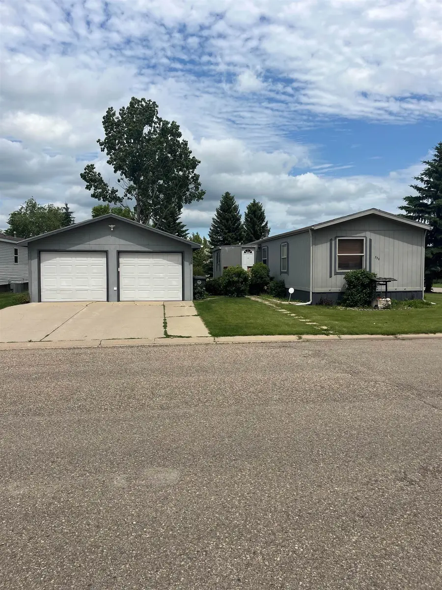 800 SE 31st Ave, Minot, ND 58701 - #2