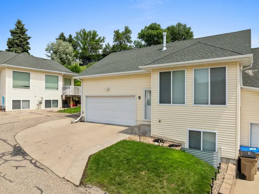1112 Delmar Ct #4, Minot, ND 58703 - #2