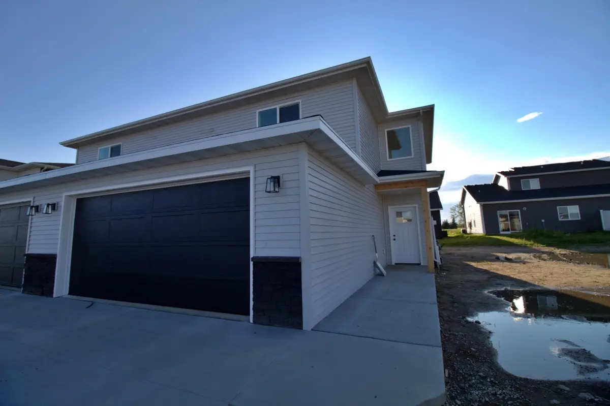 2437 Landmark Dr, Minot, ND 58703 - #1