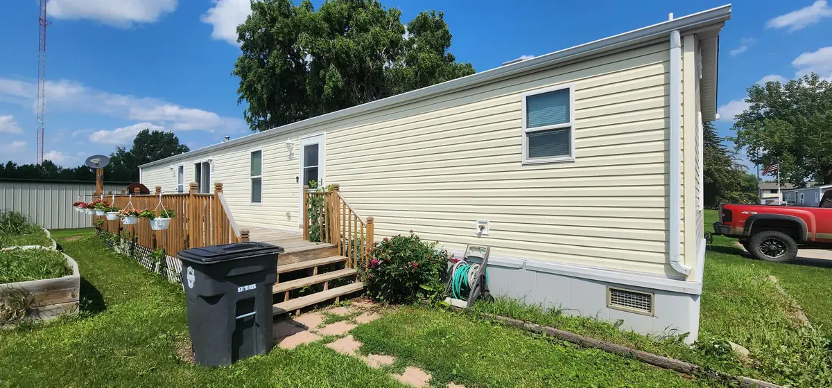 1852 16th St SW, Minot, ND 58701 - #1