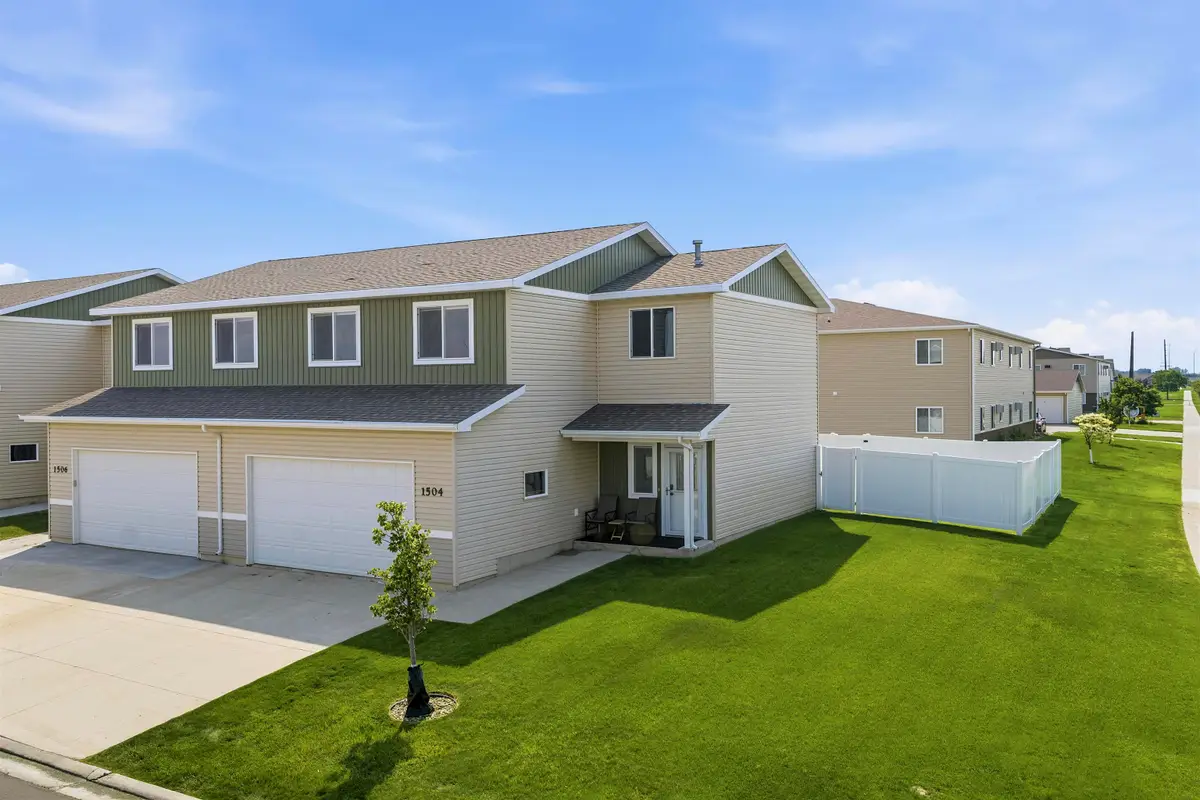 1504 35TH AVE SE, Minot, ND 58701 - #1