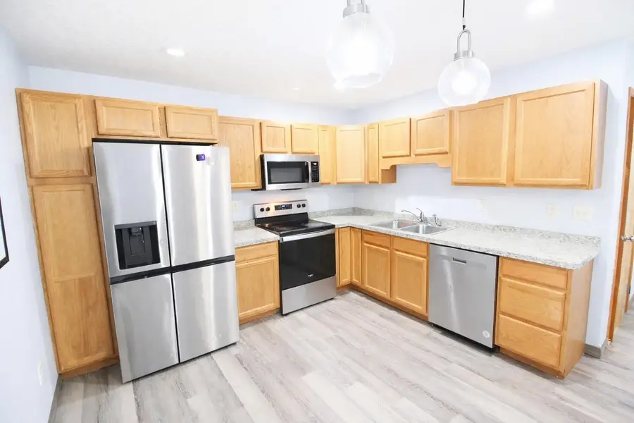 609 11th St NW, Minot, ND 58703 - #2