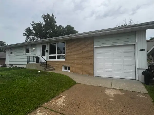 425 11th Ave NE, Minot, ND 58703