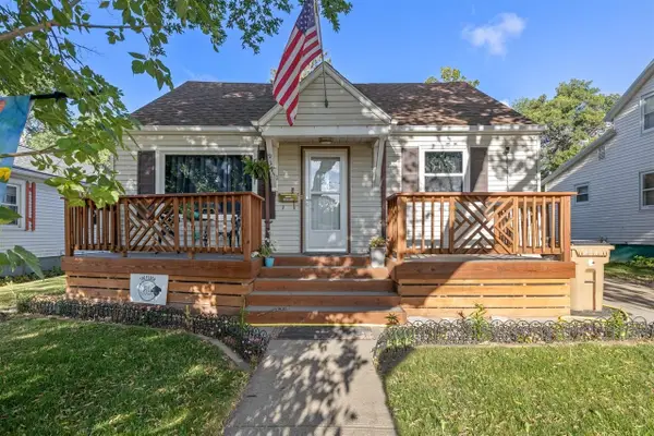 915 11 St NW, Minot, ND 58703