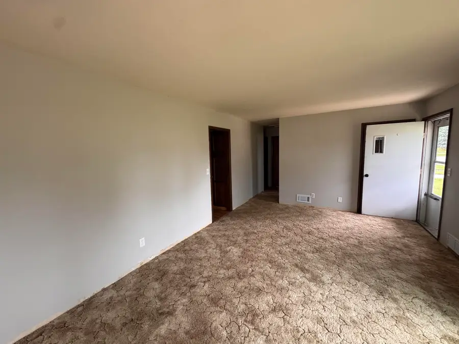 1820 SW 5th St, Minot, ND 58701 - #3