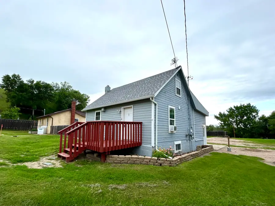 811 Arbor Ave SE, Minot, ND 58701 - #2