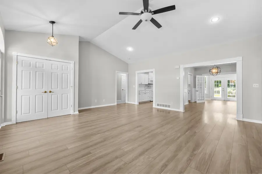 3545 5th Ave SW, Minot, ND 58701 - #3