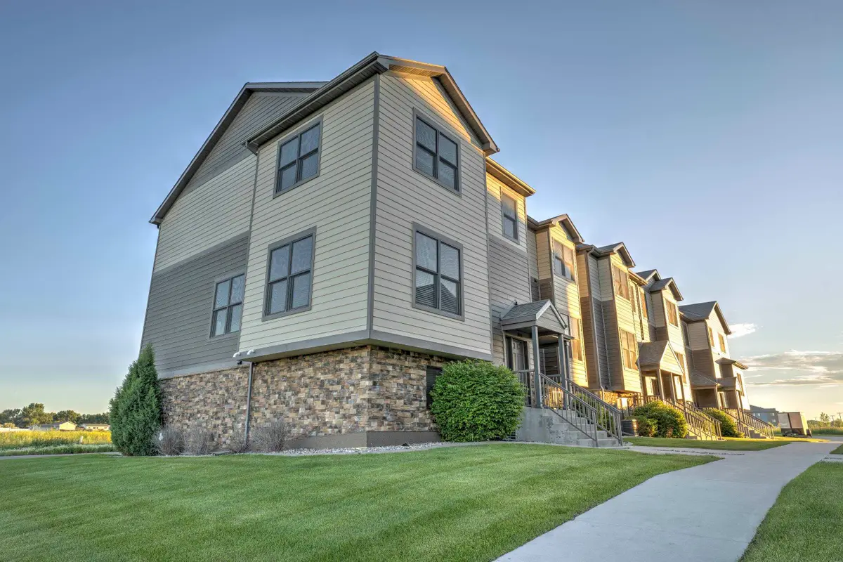 2935 8th St NW, Minot, ND 58703 - #1